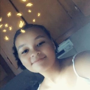 Meet your Posher, Desiree